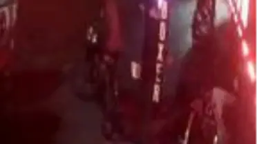 Boks makinesinden bozuk para hırsızlığı güvenlik kamerasında