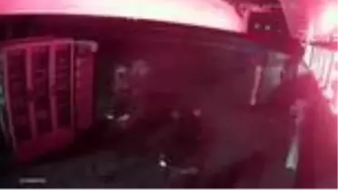 Boks makinesinden bozuk para hırsızlığı güvenlik kamerasında