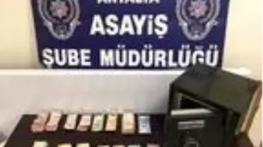 Mezun olduğu okulu soydu