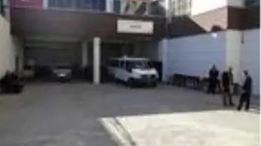 Annesiyle tartışan babasını öldürdü