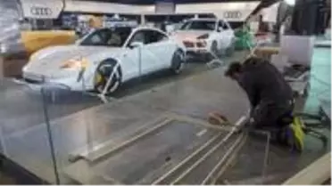 İsviçre'de büyük etkinliklere koronavirüs yasağı: Cenevre Otomobil Fuarı iptal edildi