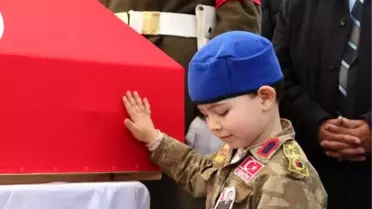 Şehit Uzman Onbaşı Gülaştı'ya yeğeninden asker selamı ile veda