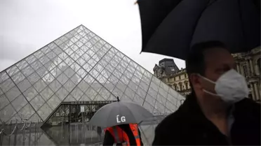 Da Vinci'nin 'Mona Lisa'sını koruyan Louvre görevlileri koronavirüs endişesiyle çalışmak istemiyor