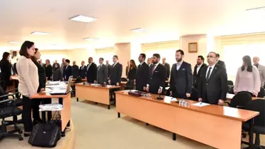 Maltepe Belediye Meclisi'nde şehitler için saygı duruşu