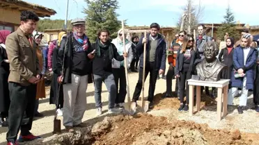 Müslüm Gürses'in ismi Şükran Köyü'nde dikilen çınar ve büstüyle yaşatılacak