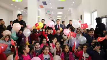 Vali Akbıyık, çocuklarla zeka oyunu oynadı