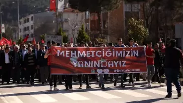 Şehitler için bayrak yürüyüşü