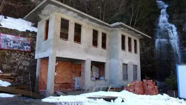 Dünyanın en uzun ikinci mağarasındaki iki katlı beton yapı tepkilere yol açtı