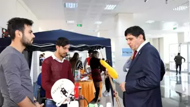 Iğdır Üniversitesi Rektörü Alma, öğrenci toplulukları stantlarını ziyaret etti