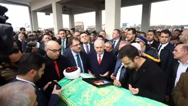 Kazada hayatını kaybeden ünlü hafız ve eşi son yolculuğuna uğurlandı