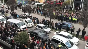 Meclis'te yaşanan gerginlik sokaklara yansıdı! AK Parti'li ve CHP'li gruplar karşı karşıya geldi