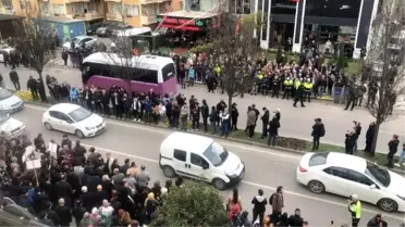Sakarya'da, CHP önünde gerginlik