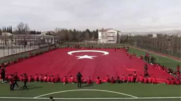 Türkiye Mehmetçik için tek yürek oldu- Bin 200 metrekare dev Türk bayrağı