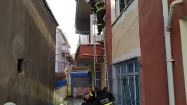 Kırıkkale'de çıkan ev yangınında mahsur kalan 2 kişi kurtarıldı