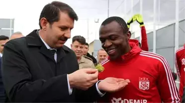 Sivas Valisi Salih Ayhan'dan baklavalı sürpriz