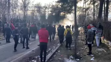 Yunanistan, sığınmacılara gaz bombası ve tazyikli suyla müdahale etti