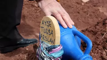 Kadınlar Günü'nde, öldürülen kızının mezarında gözyaşı döktü