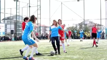 Kadınlar, 'kadına şiddete' karşı sahaya çıktı