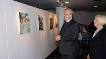 Girişimci kadınlardan şehit kızlarının eğitimi için resim sergisi
