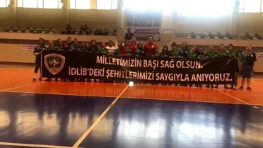 Köy okulunun kızlarının hokeyde başarısı parmak ısırttı