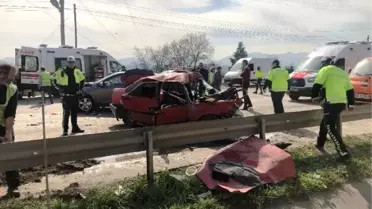 Önce temizlik aracına sonra otomobile çarptı: 3 yaralı