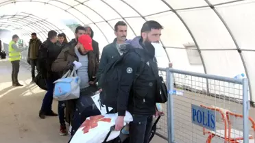 Üç ayları yakınlarıyla geçirmek isteyen Suriyeliler ülkelerine gidiyor
