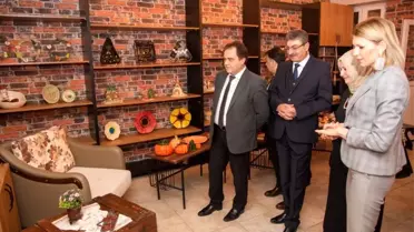 Engelli bireylerin rahatça gezebileceği afiş ve seramik sergisi açıldı