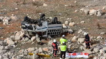 Malatya'da devrilen kamyonetin sürücüsü öldü