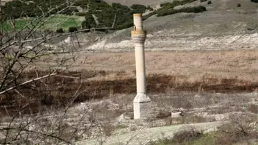 (Özel) Baraj suları çekilince ortaya çıkan mezarlığa dua etmek için geliyorlar