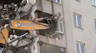 Deprem sonrası bin 400 yapı yıkıldı, çalışmalar sürüyor
