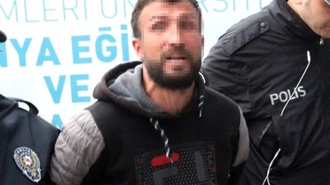 Kavga sırasında yanlışlıkla ablasını öldüren zanlı, sağlık kontrolüne giderken şarkı söyledi