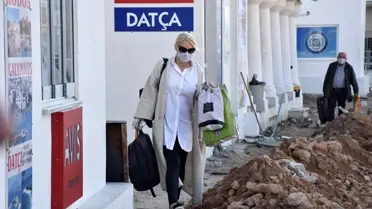 İstanköy Adası'ndan feribotla Bodrum'a getirilen yolcular sağlık kontrolünden geçirildi