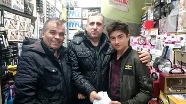 Kaybolan papağanını bulan öğrenciye bin TL ödül verdi