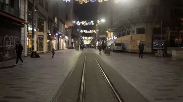 Korona virüs nedeniyle İstiklal Caddesi ve Taksim Meydanı boş kaldı