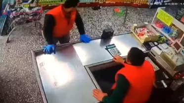 Osmaniye'de deprem anındaki panik kamerada