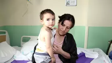 Annesinin alevlerin arasından kurtardığı minik Irmak Erzurum'da tedaviye alındı