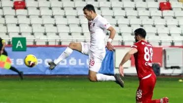 Antalyaspor'da savunmanın kalesi Veysel Sarı