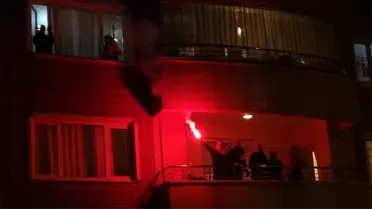 Muş'ta sağlık çalışanlarına balkonlardan moral alkışı