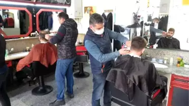 İstanbul'daki berberler ve müşteriler faaliyetlerin durdurulması kararından memnun