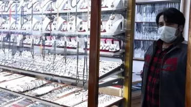 Oltu taşı ürünleri satan Taşhan esnafının koronavirüs endişesi
