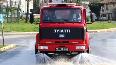 Başkan Yanmaz itfaiye aracının direksiyonuna geçti sokakları yıkadı