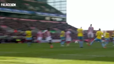 Crystal Palace Geriden Gelerek Stoke City'i Mağlup Ediyor