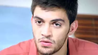 Rol aldığı diziden ayrılan genç oyuncu evine kapandı!