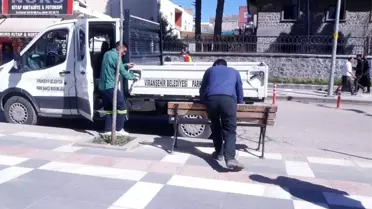 Viranşehir Belediyesi oturma banklarını kaldırdı