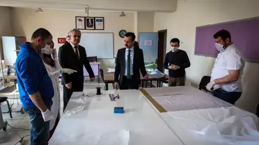 Domaniç'te Halk Eğitim Merkezi maske üretimine başladı