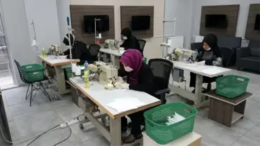İzmit Belediyesi steril maske üretimine devam ediyor