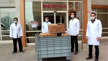 Manisa'da eczacılardan sağlıkçılara maske bağışı