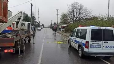 Servis midibüsünün çarptığı direğin altında kalan işçi öldü