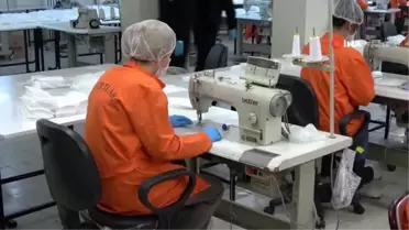 Kadın hükümlüler günde 12 bin maske üretiyor