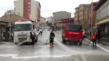 Ahlat'ta cadde ve sokaklar ilaçlı suyla yıkanıyor